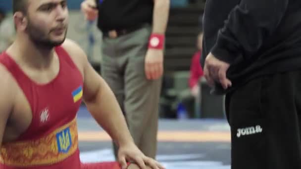 Treinador e atleta durante as competições de break wrestling. Kiev. Ucrânia — Vídeo de Stock