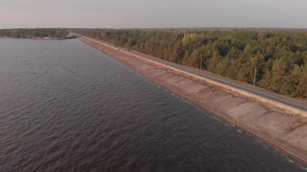 La orilla del embalse de Kiev. Aérea. Ucrania. Río Dnipro — Vídeos de Stock