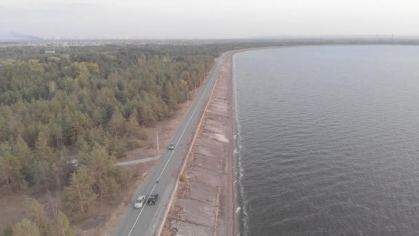 La orilla del embalse de Kiev. Aérea. Ucrania. Río Dnipro — Vídeo de stock