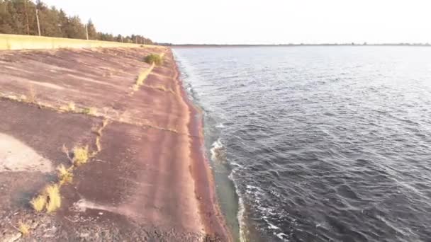 La orilla del embalse de Kiev. Aérea. Ucrania. Río Dnipro — Vídeos de Stock