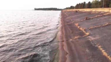 Kyiv rezervuarının kıyısı. Havadan. Ukrayna. Dnipro Nehri