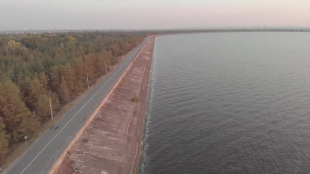 Brzeg zbiornika Kijowskiego. Z powietrza. Ukraina. Rzeka Dniepru — Wideo stockowe