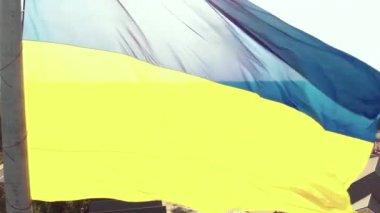 Ukrayna bayrağı yakın plan. Havadan. Kyiv. Ukrayna