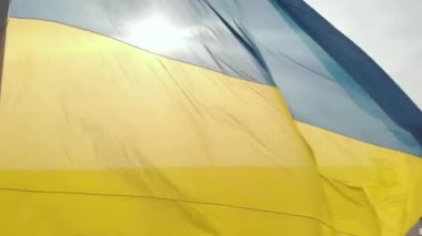 Ukrayna bayrağı yakın plan. Havadan. Kyiv. Ukrayna