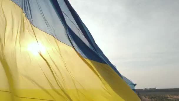 Підвищення українського прапора. Повітря. Київ. Україна — стокове відео