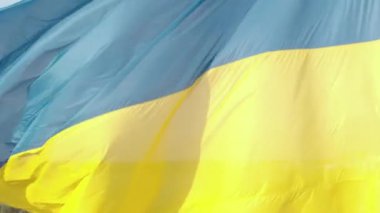 Ukrayna bayrağı yakın plan. Havadan. Kyiv. Ukrayna