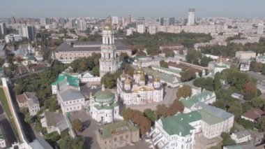 Ukrayna, Kyiv 'deki Kyiv Pechersk Lavra' nın hava manzarası