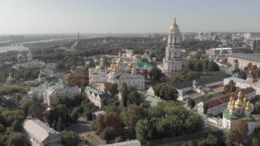 Ukrayna, Kyiv 'deki Kyiv Pechersk Lavra' nın hava manzarası