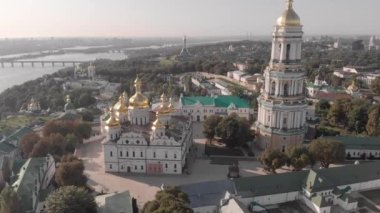 Ukrayna, Kyiv 'deki Kyiv Pechersk Lavra' nın hava manzarası