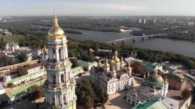 Ukrayna, Kyiv 'deki Kyiv Pechersk Lavra' nın hava manzarası