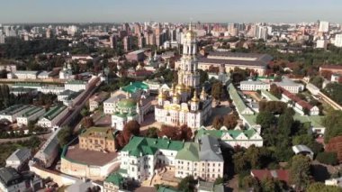 Ukrayna, Kyiv 'deki Kyiv Pechersk Lavra' nın hava manzarası