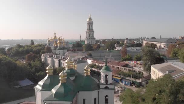 Вид Киево-Печерской лавры с воздуха в Киеве, Украина — стоковое видео