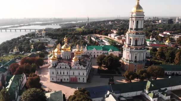 Letecký pohled na Kyjev Pechersk Lavra v Kyjevě, Ukrajina — Stock video