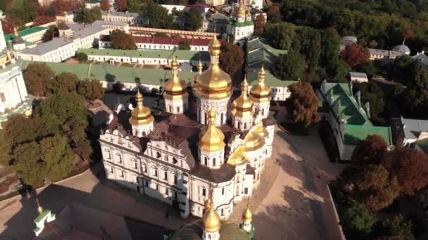 Luchtfoto van Kiev Pechersk Lavra in Kiev, Oekraïne — Stockvideo