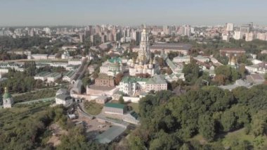 Ukrayna, Kyiv 'deki Kyiv Pechersk Lavra' nın hava manzarası