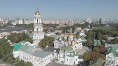 Ukrayna, Kyiv 'deki Kyiv Pechersk Lavra' nın hava manzarası