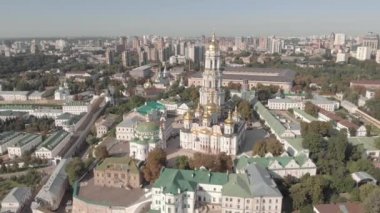 Ukrayna, Kyiv 'deki Kyiv Pechersk Lavra' nın hava manzarası