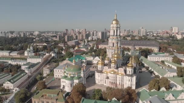Ukrayna, Kyiv 'deki Kyiv Pechersk Lavra' nın hava manzarası — Stok video