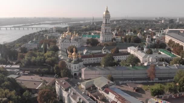 Widok z lotu ptaka na Ławrę Peczerską w Kijowie, Ukraina — Wideo stockowe