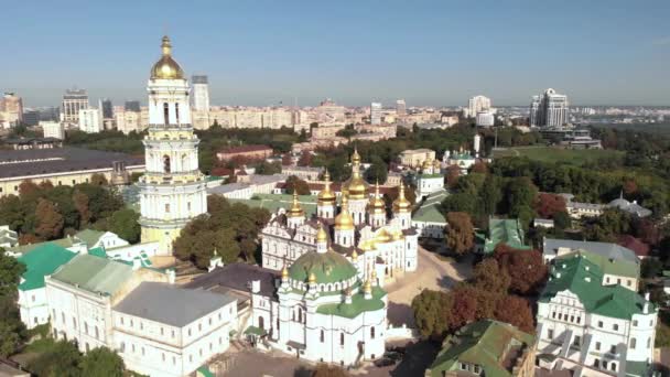 Aerial view of Kyiv Pechersk Lavra in Kyiv, Ukraine — Stock Video