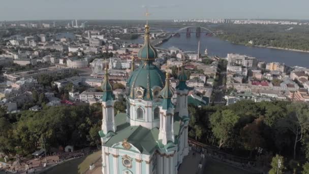 キエフ聖アンドリュース教会の空中ビュー。ウクライナ — ストック動画