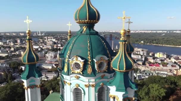 Vista aérea de la Iglesia de Kiev St. Andrews. Ucrania — Vídeos de Stock