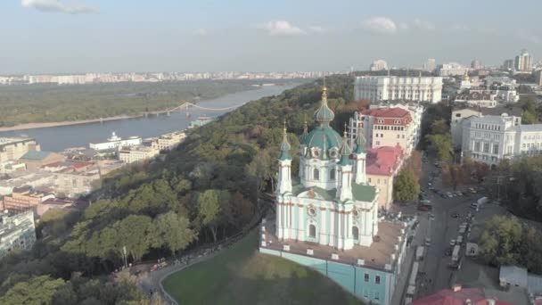 공중에서 본 Kyiv St. Andrews Church. 우크라이나 — 비디오