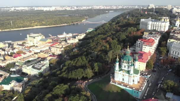 Vista aérea de la Iglesia de Kiev St. Andrews. Ucrania — Vídeos de Stock