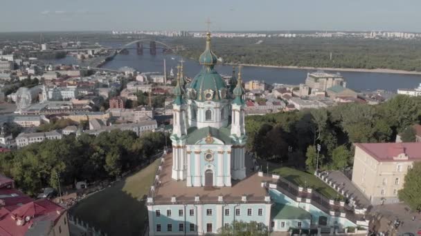 Letecký pohled na kostel sv. Andrewse. Ukrajina — Stock video