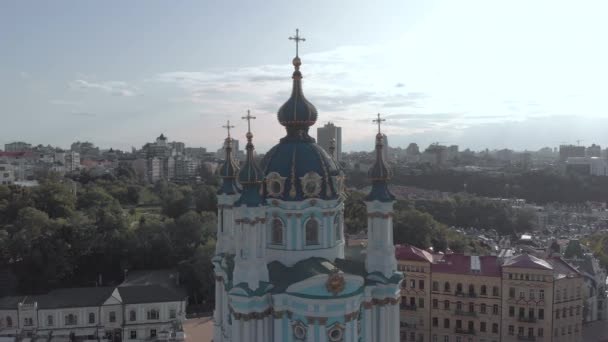 Vista aérea da Igreja de Kiev St. Andrews. Ucrânia — Vídeo de Stock