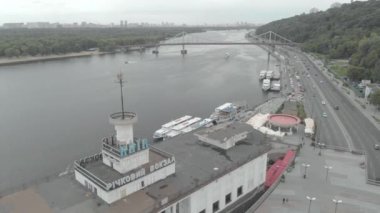 Kyiv 'deki Nehir İstasyonu. Ukrayna. Havadan