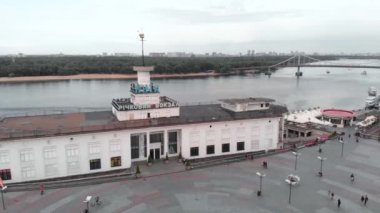 Kyiv 'deki Nehir İstasyonu. Ukrayna. Havadan