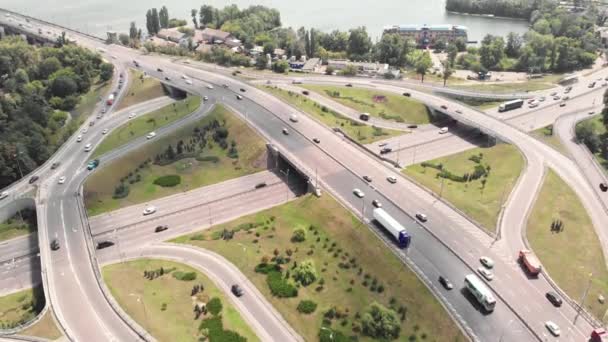 Échange de véhicules automobiles à Kiev. Ukraine. Aérien 