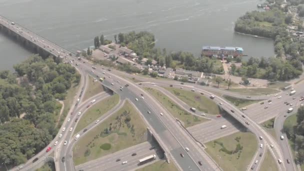 Automobieltransport overstap in Kiev. Oekraïne. Luchtfoto — Stockvideo