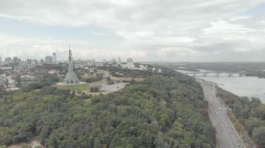Ukrayna, Kyiv 'deki Anavatan Anıtı' nın havadan görünüşü