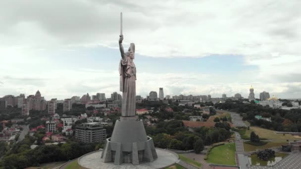 Aerial view of the Motherland Monument in Kyiv, Ukraine — Stock Video