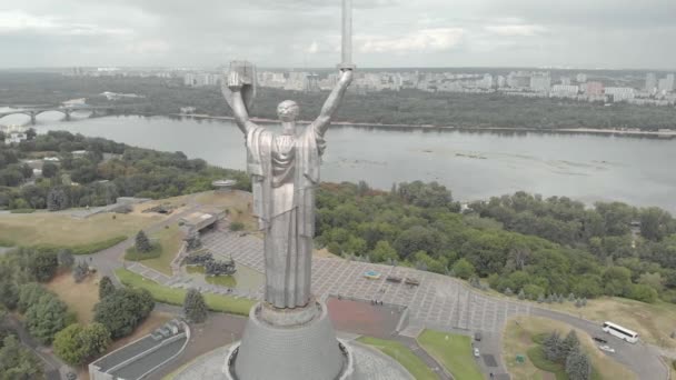 Vista aérea do Monumento da Pátria em Kiev, Ucrânia — Vídeo de Stock