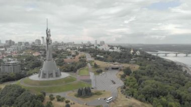 Ukrayna, Kyiv 'deki Anavatan Anıtı' nın havadan görünüşü