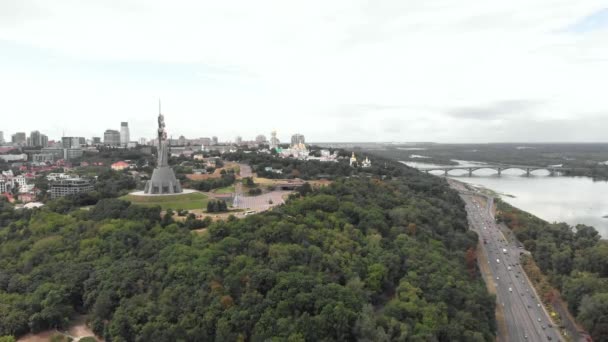 Aerial view of the Motherland Monument in Kyiv, Ukraine — Stock Video