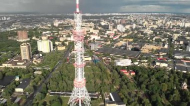 Kyiv 'deki TV kulesi. Ukrayna. Hava görünümü