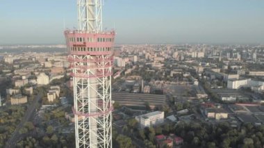 Kyiv 'deki TV kulesi. Ukrayna. Hava görünümü