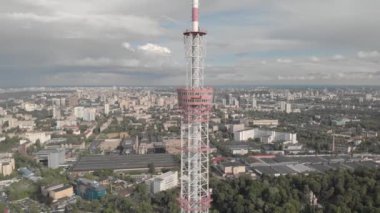 Kyiv 'deki TV kulesi. Ukrayna. Hava görünümü