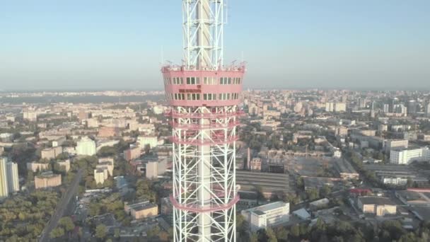 Torre de televisión en Kiev. Ucrania. Vista aérea — Vídeo de stock