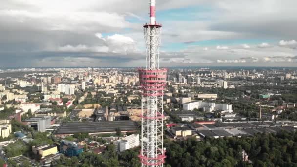 Tour de télévision à Kiev. Ukraine. Vue aérienne — Video