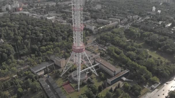 Torre de televisión en Kiev. Ucrania. Vista aérea — Vídeo de stock