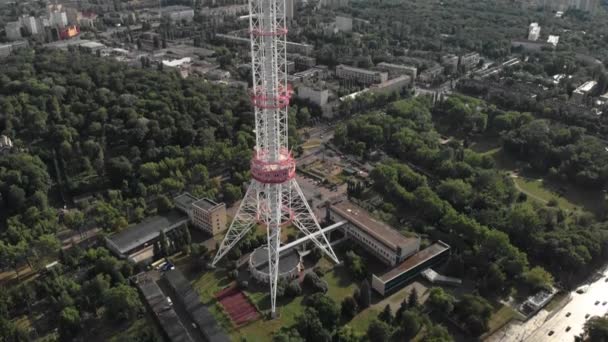 Fernsehturm in Kiew. Ukraine. Luftaufnahme — Stockvideo