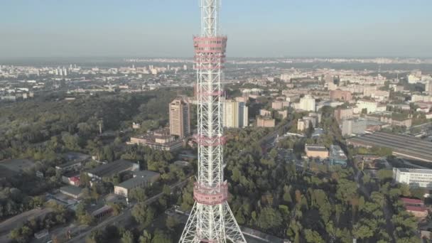 Torre de televisión en Kiev. Ucrania. Vista aérea — Vídeos de Stock