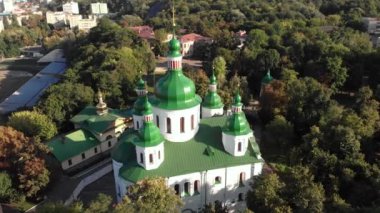 Kyiv 'deki Aziz Cyril Kilisesi. Ukrayna. Hava görünümü