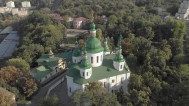 Kyiv 'deki Aziz Cyril Kilisesi. Ukrayna. Hava görünümü
