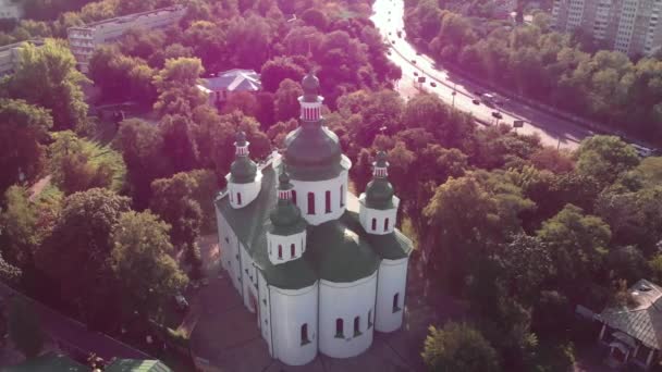 キエフの聖シリル教会。ウクライナだ。空中風景 — ストック動画